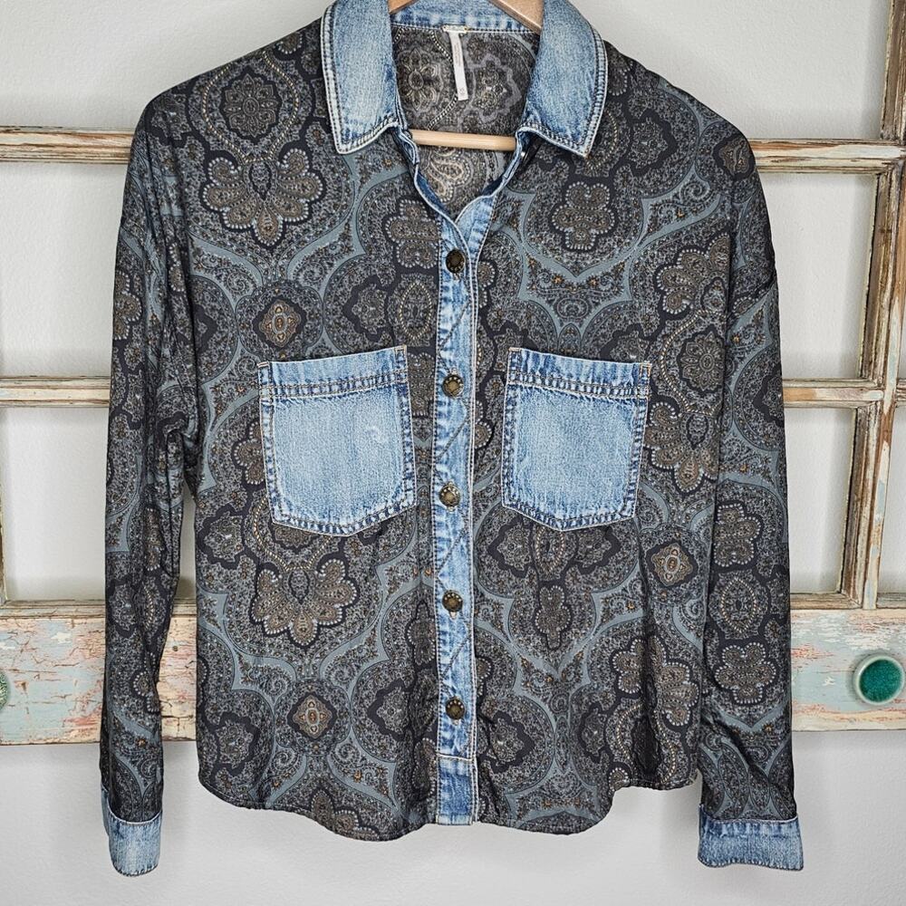 Free People 100% Denim Long Sleeve Button Up Boho Cowgirl Top Size XS